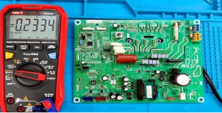 Máy lạnh Toshiba có thể nháy đèn do bo mạch hỏng